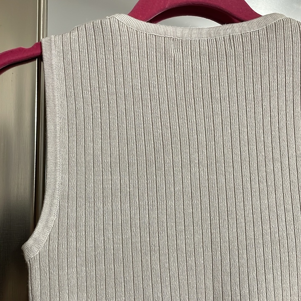 Philosophy cream ribbed sleeveless sweater with V yolk size Medium - Picture 5 of 9